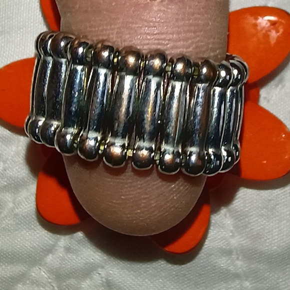 2 Vtg Silver-Tone Rings: *Orange Resin Dahlia & *Red Enamel Poppy Bouquet - Picture 5 of 10